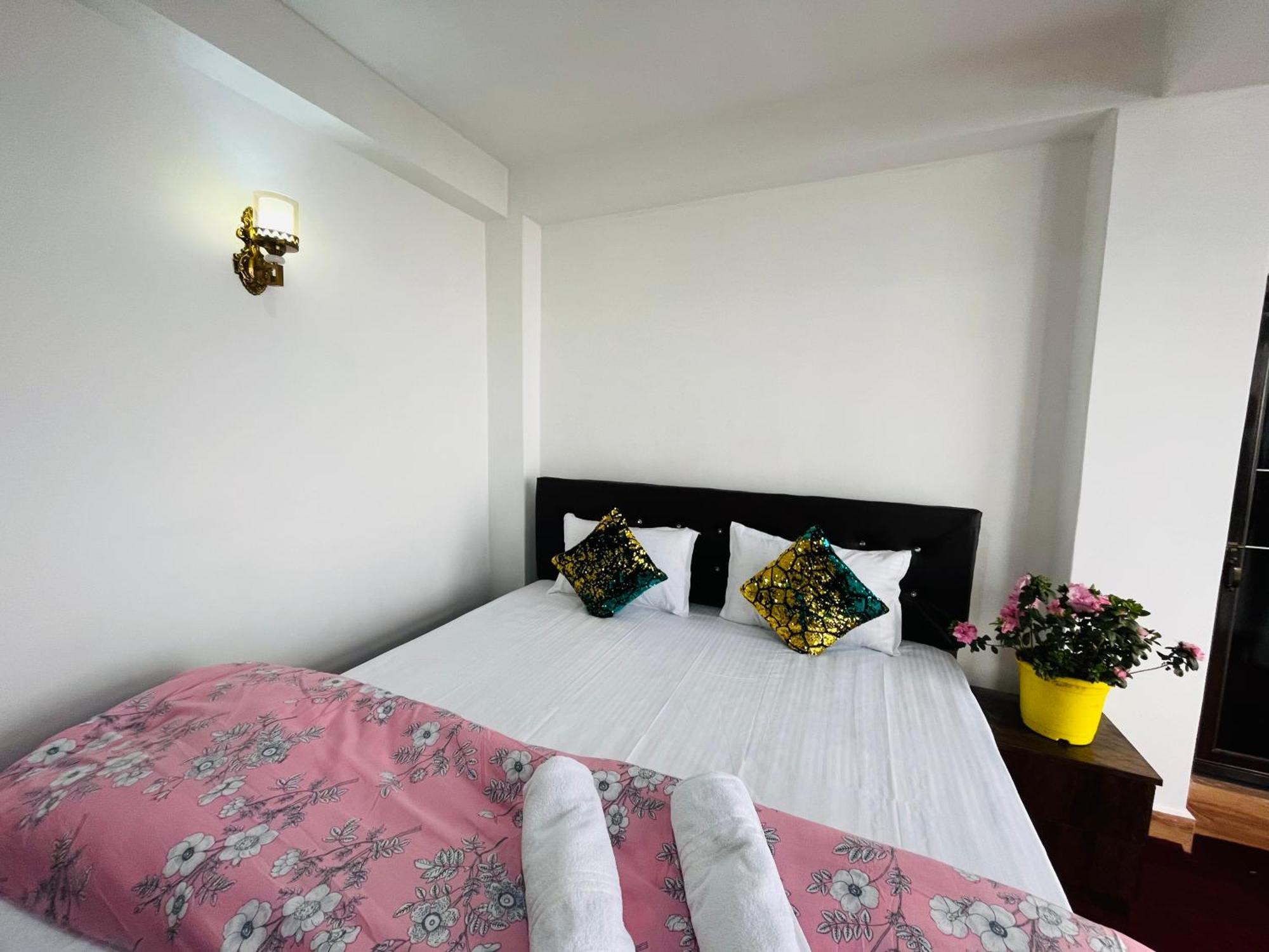 Shalom Inn Home Stay Дарджилинг Экстерьер фото